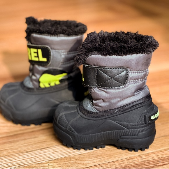 Sorel Snow Boots (5T) VERY CLEAN! - Picture 3 of 9